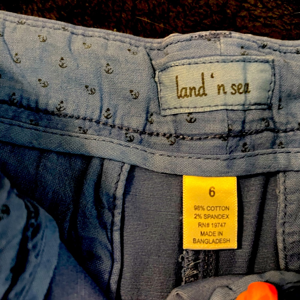 Land and sea size 6 shorts In blue